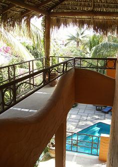 bungalows-pool-balc